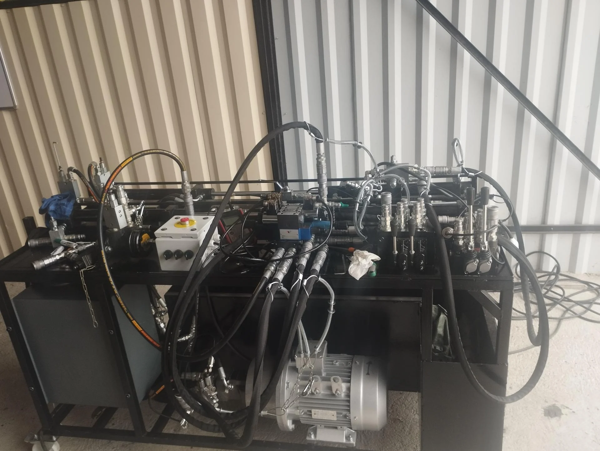 Banc hydraulique circuit ouvert